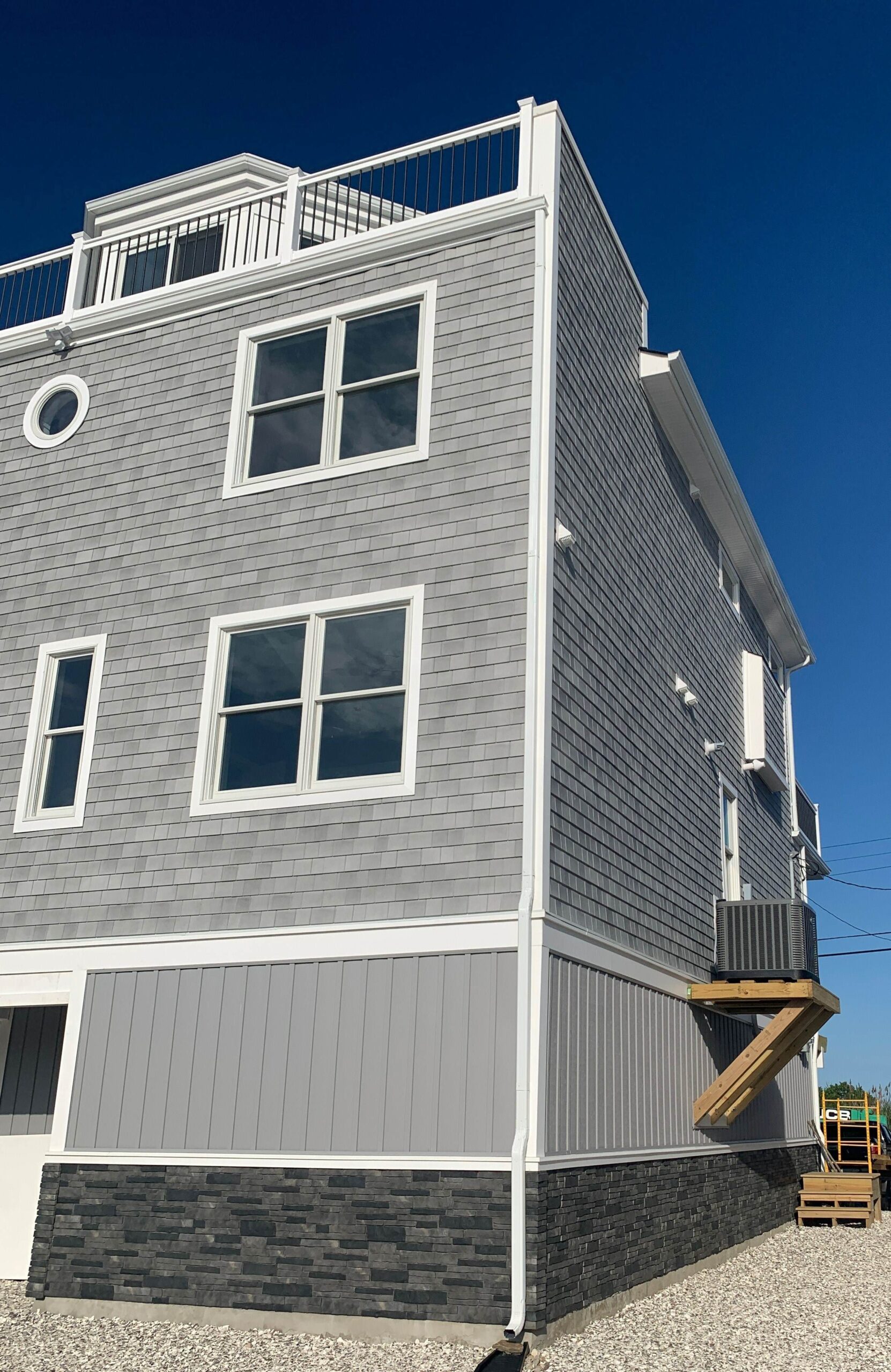 Tando Composites Partners with Universal Supply as Beach House Shake